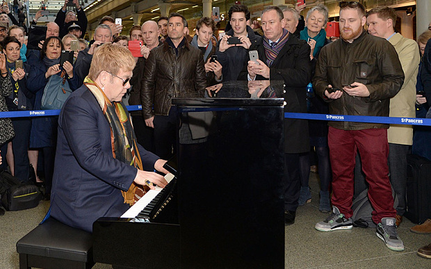 Sir Elton John surprises commuters at St Pancras station - VIDEO